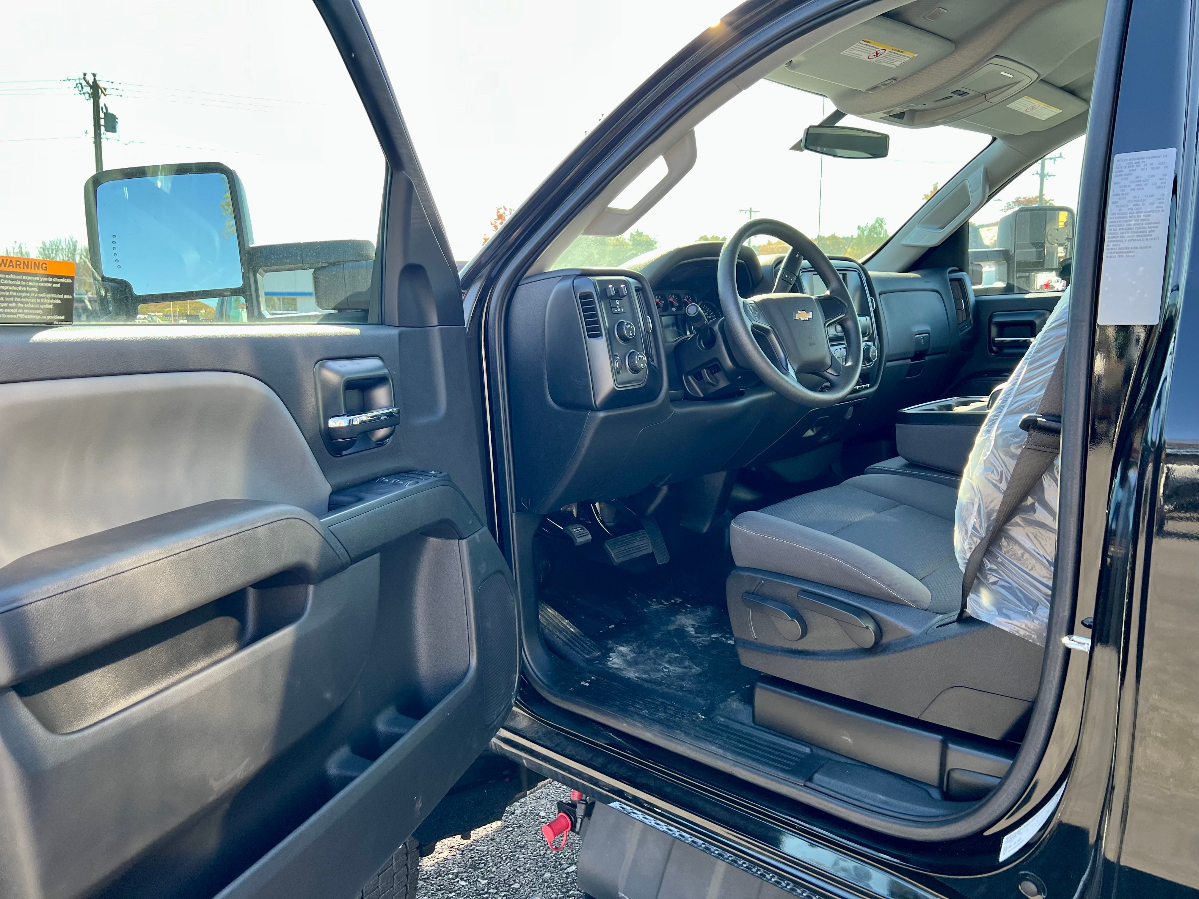 2022 Chevrolet Silverado 5500 HD Work Truck