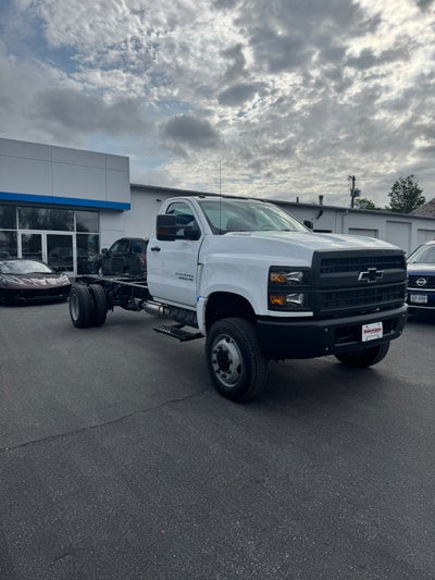 2024 Chevrolet Silverado 6500 HD Work Truck