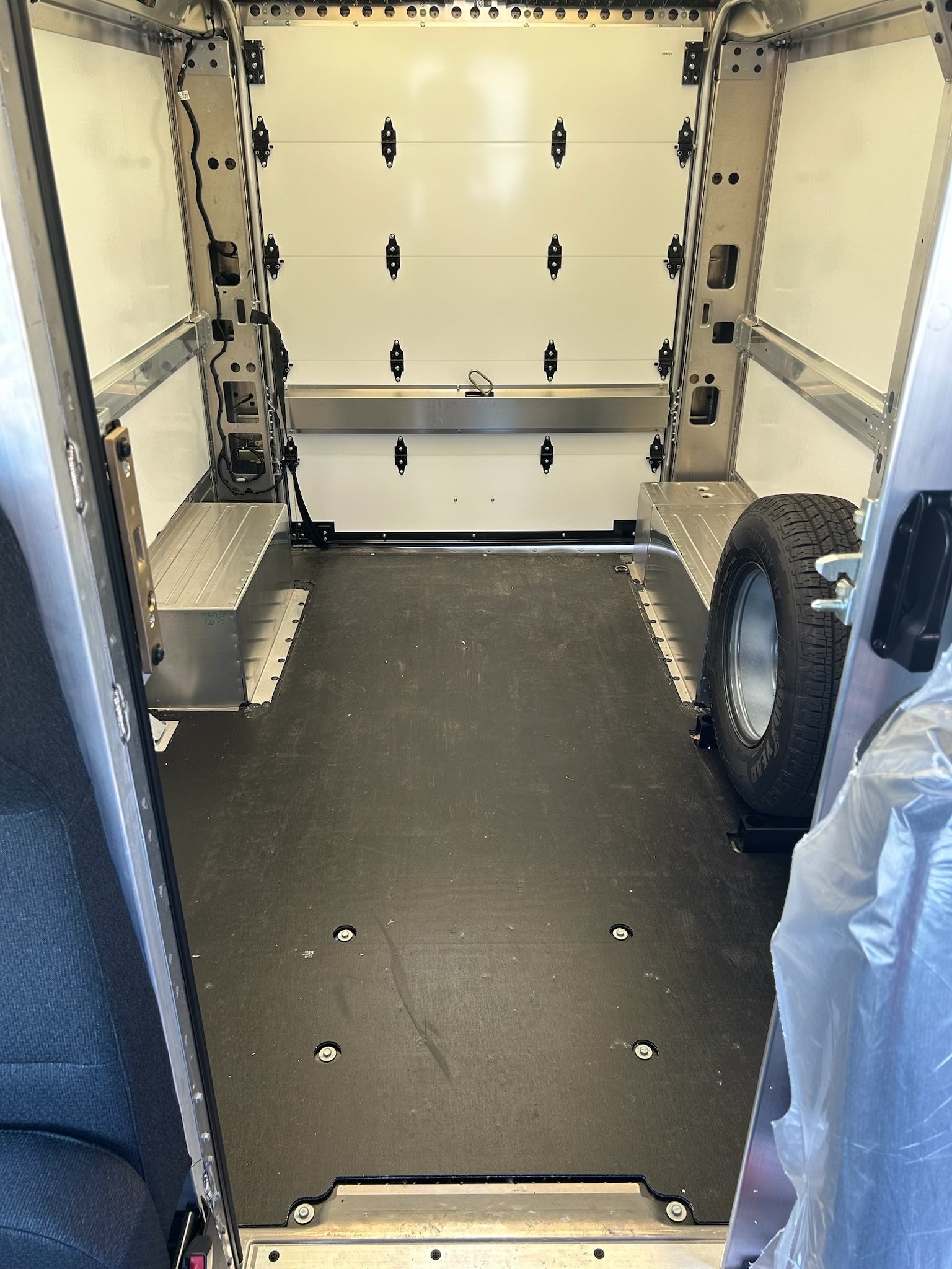 2025 Chevrolet BrightDrop 400 AWD 400